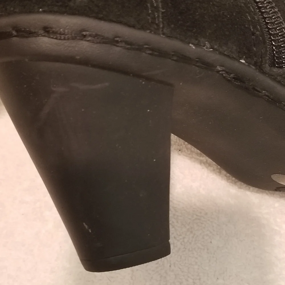 Thredup(PRICE IS FIRM!)Strictly Comfort Heeled Booties - Picture 9 of 10